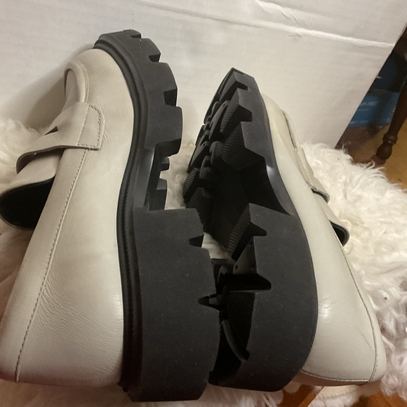 Miz Mooz Neutral leather lug sole loafers
40 - Picture 5 of 13